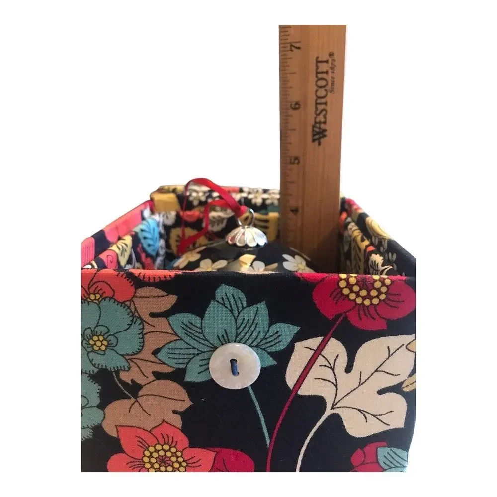 Vera Bradley Happy Snails CHRISTMAS GLASS ORNAMENT 2011 w/‎ Keepsake Gift Box